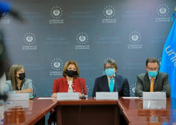 Un promedio de 600,000 estudiantes asisten a clases semipresenciales