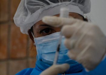 Uruguay, primer país de Latinoamérica en iniciar vacunación de menores contra la COVID-19
