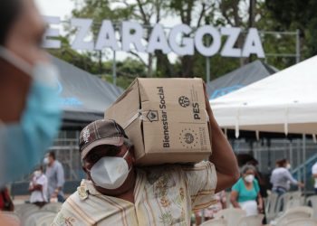 Alcalde de Zaragoza, junto al ministerio de Gobernación, entregan paquetes alimentarios a adultos mayores