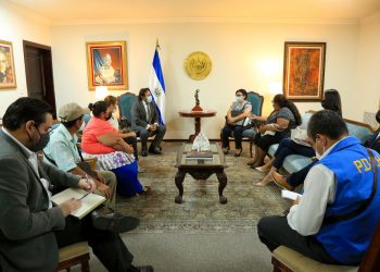 Vicepresidente Ulloa da apoyo legal a COMADRES