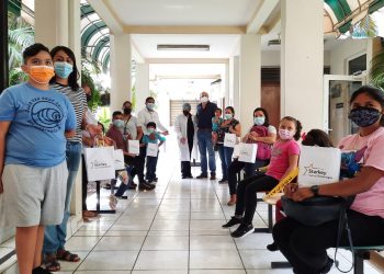 ISRI beneficia a 24 niños con donación de dispositivos auditivos