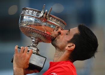 Djokovic conquista Roland Garros y ya pisa los talones a Nadal y Federer