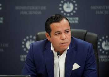 Ministro de Hacienda desmiente a El Diario de Hoy y confirma que salarios se seguirán pagando en dólares, no con Bitcóin