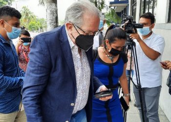 Abogado Fabio Castillo solicita a la Corte de Cuentas que informe si existen señalamientos contra  la comisionada Carolina Recinos