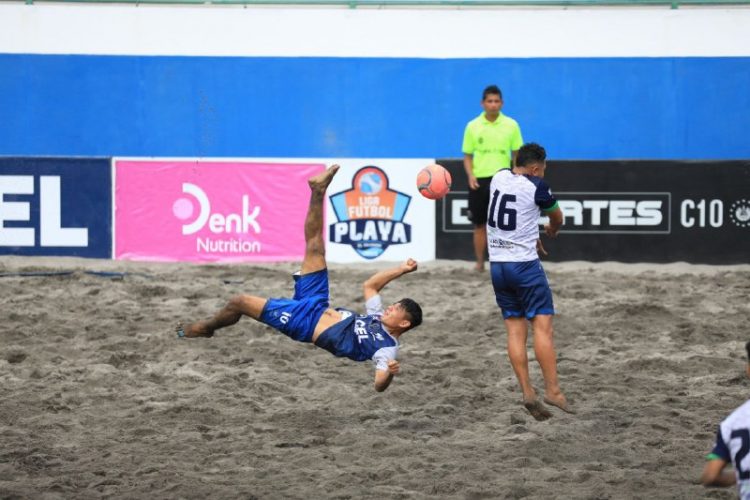 El equipo de la Barra de Santiago derrotó 9-6 a La Pita y mantuvo el liderato de su grupo. Fotos René Estrada.