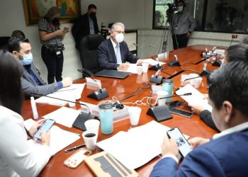 Exjefe de técnicos de comisiones se contradice ante comisión investigadora