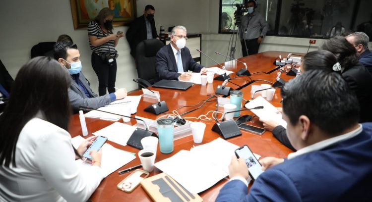 La comisión especial sesionó el viernes pasado. Foto/Diario El Salvador