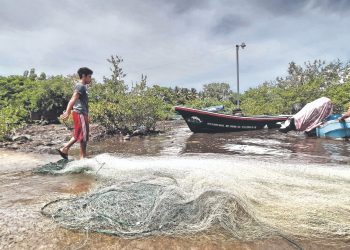 Fuerte oleaje afecta pesca y turismo en Conchagua, La Unión