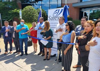 Salvadoreños legalizan fundación en Estados Unidos