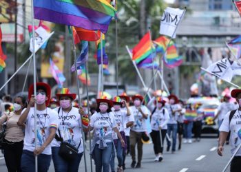 Fotos: comunidad LGBTI de El Salvador marcha en el Día del Orgullo