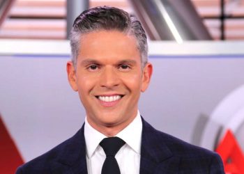 Presentador de Telemundo, Rodner Figueroa, lanzará primera colección de ropa, tejida por manos salvadoreñas