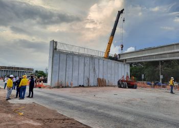 Colocan segundo puente en paso a desnivel en carretera a Comalapa, en zona de Pato Canales