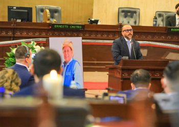 «Adelmo, hermano, hasta pronto. Un día nos volveremos a ver»: así fue el discurso del presidente Ernesto Castro, en memoria de diputado Rivas