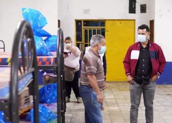 Albergan a familia por daños en techo de su vivienda en Apaneca