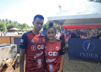 El amor entre la arena en la Liga de Fútbol Playa