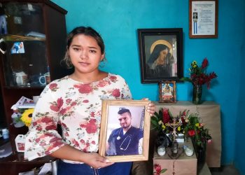 Familiares esperan la llegada del cuerpo de enfermero que falleció en su intento por llegar a los Estados Unidos