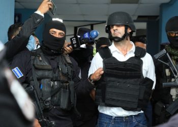 Fiscalía acusa a Muyshondt por retención tributaria
