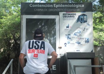 Realizan pruebas para COVID-19 a atletas en el ISA World Surfing Games El Salvador 2021