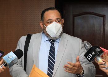Se fuga exabogado de Saca condenado a 33 años de prisión  por dar sobornos