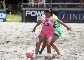 Paseo para las chicas de Corral de Mulas en la Liga de Fútbol Playa