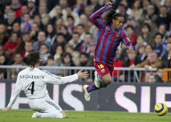Así fue el «troleo» de Ronaldinho a Sergio Ramos y la épica respuesta del defensa del Real Madrid