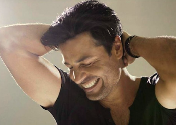 Chayanne cumple 53 años y su hija lo festeja recordando cómo lucía el cantante en su juventud
