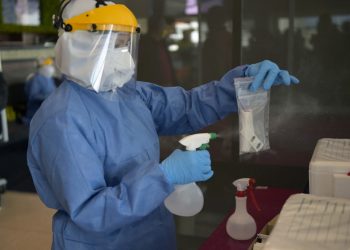 Ecuador pedirá a viajeros de Brasil e India prueba de covid-19 negativa y aislamiento