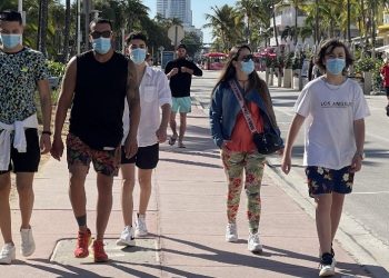 Florida sufre el mayor aumento de casos de COVID-19 en EE. UU.