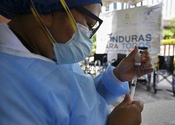 Vacunación contra la COVID-19 avanza a paso lento en Honduras