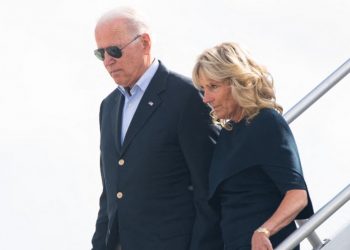 Joe Biden y su esposa Jill viajan a Florida a acompañar a familiares de víctimas de edificio derrumbado