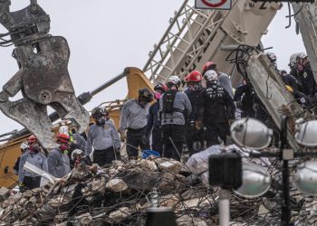 Prevén años de litigio para discernir responsables de colapso de edificio en Florida