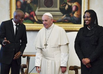 El papa tuvo fiebre, pero sus análisis son buenos y sigue su recuperación