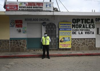 Guatemala enfrenta alza de casos de COVID-19 y piden guardar medidas para evitar cierre del país