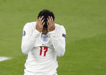 Facebook y Twitter garantizan acciones contra insultos racistas a futbolistas de Inglaterra