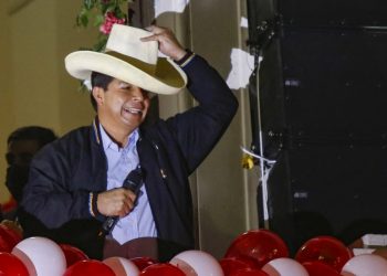 Diez mil policías para investidura de Pedro Castillo en Perú