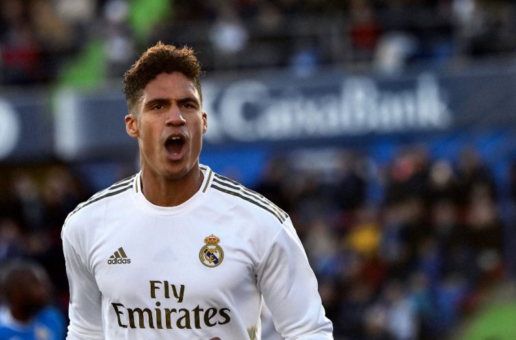 Varane había sido un objetivo desde hace mucho tiempo para el United, que la semana pasada completó la transferencia del extremo inglés Jadon Sancho de El club alemán Borussia Dortmund. (Photo by OSCAR DEL POZO / AFP)