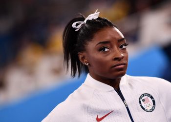 Simone Biles explica su retirada del concurso general de gimnasia por «demonios en la cabeza»