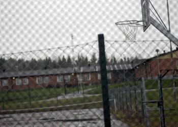 Ante la guerra de pandillas, Suecia endurece las penas de cárcel para los jóvenes criminales