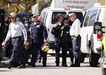 Muertos en derrumbe en Florida suben a 24 y demolerán lo que quedó del edificio
