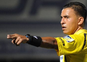 Élmer Bonilla, exárbitro FIFA: «El triunfo de El Salvador no debe correr ningún peligro por el sexto cambio»