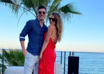 VIDEO: Robert Lewandowski se toma un momento para dar lecciones de fútbol en sus vacaciones