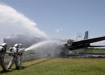 Héroes a prueba de fuego en el aeropuerto San Óscar Arnulfo Romero