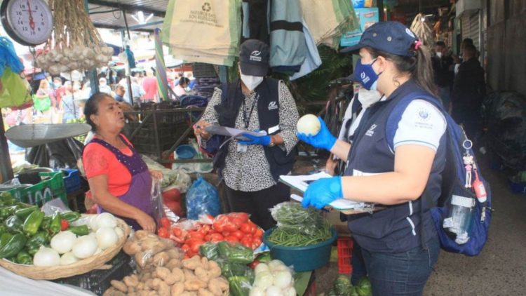 El pliego de reformas a la Ley de la Defensoría del Consumidor fue ayer. Foto/Diario El Salvador