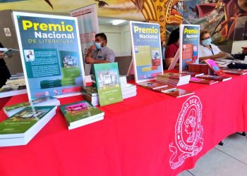 La Universidad de El Salvador premia certamen de literatura