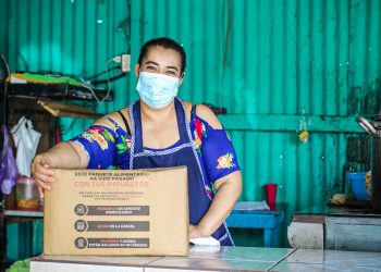 Salvadoreños agradecen al presidente Bukele la entrega de paquetes alimentarios