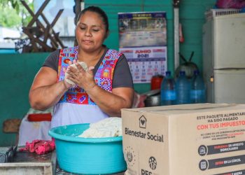 Las entregas de paquetes de alimentos superan la meta diaria