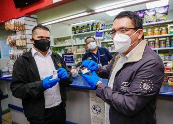Defensoría del Consumidor realiza verificación de precios de medicamentos en El Salvador