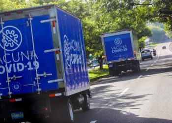 Gobierno salvadoreño envía nuevo lote de vacunas contra la COVID-19 hacia Honduras