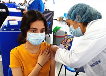 El Salvador continúa superando los 76 mil vacunados diarios contra la COVID-19
