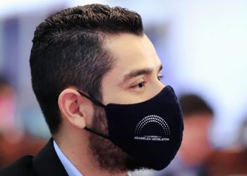 «¡Qué descarados, ya no dejaremos que sigan lucrándose del país!»: diputado Rubén Flores tras interrogatorio a Milena de Escalón
